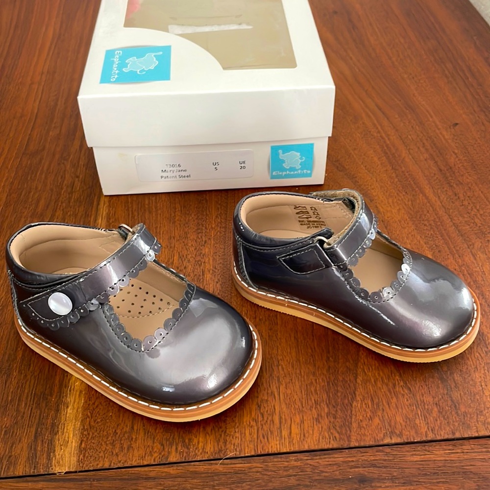 NEW NEVER WORN W/BOX Elephantito Mary Jane in Steel